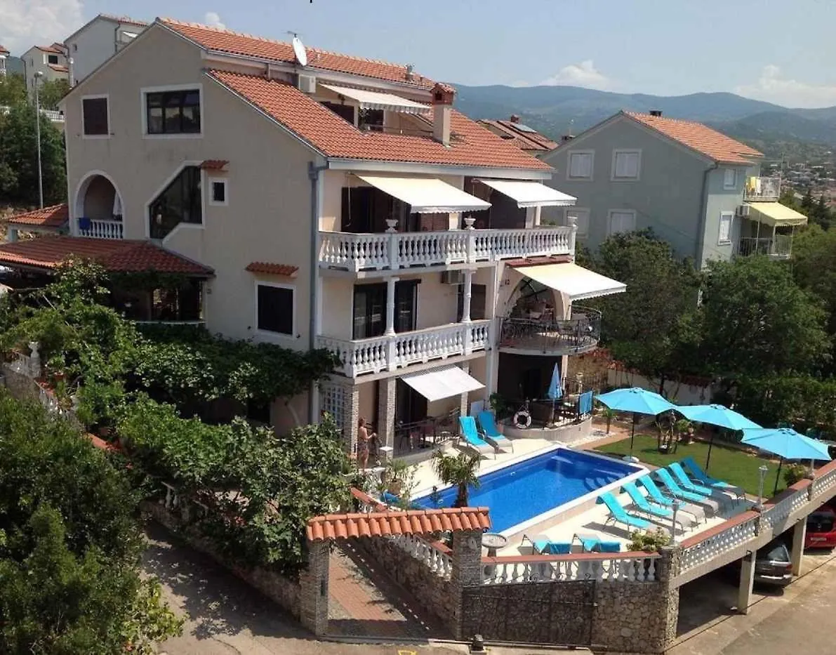 Apartment In Novi Vinodolski 40299