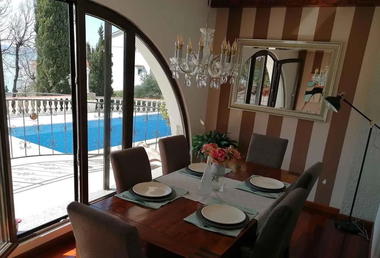 Apartment In Novi Vinodolski 40299