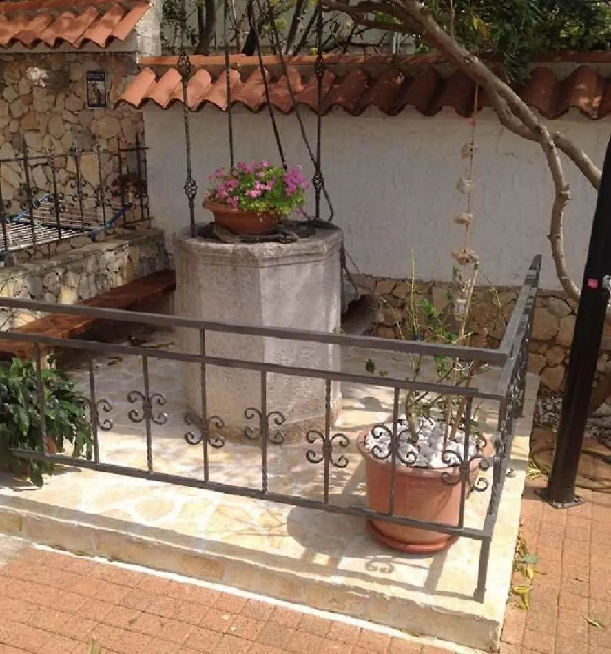 Apartment In Novi Vinodolski 40299