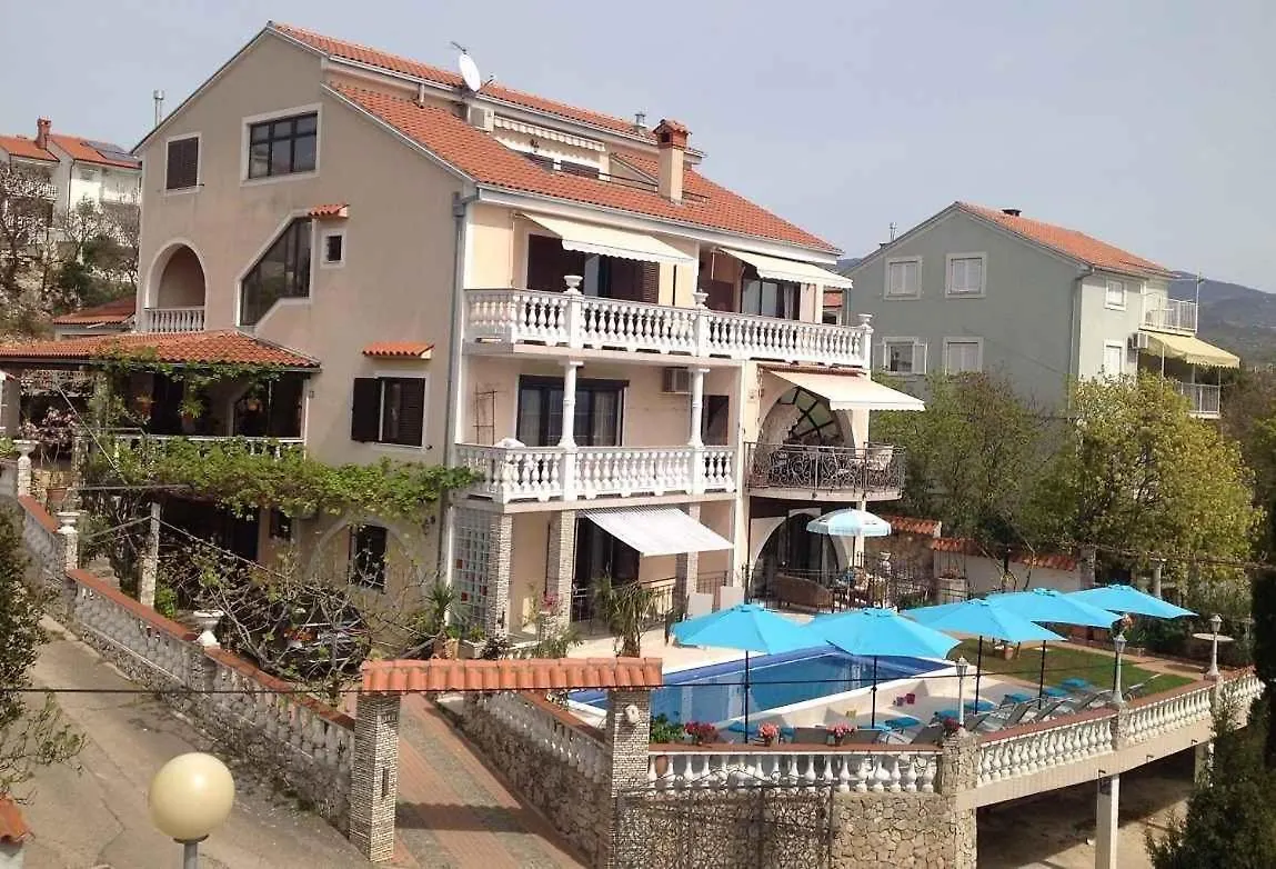 Apartment In Novi Vinodolski 40299