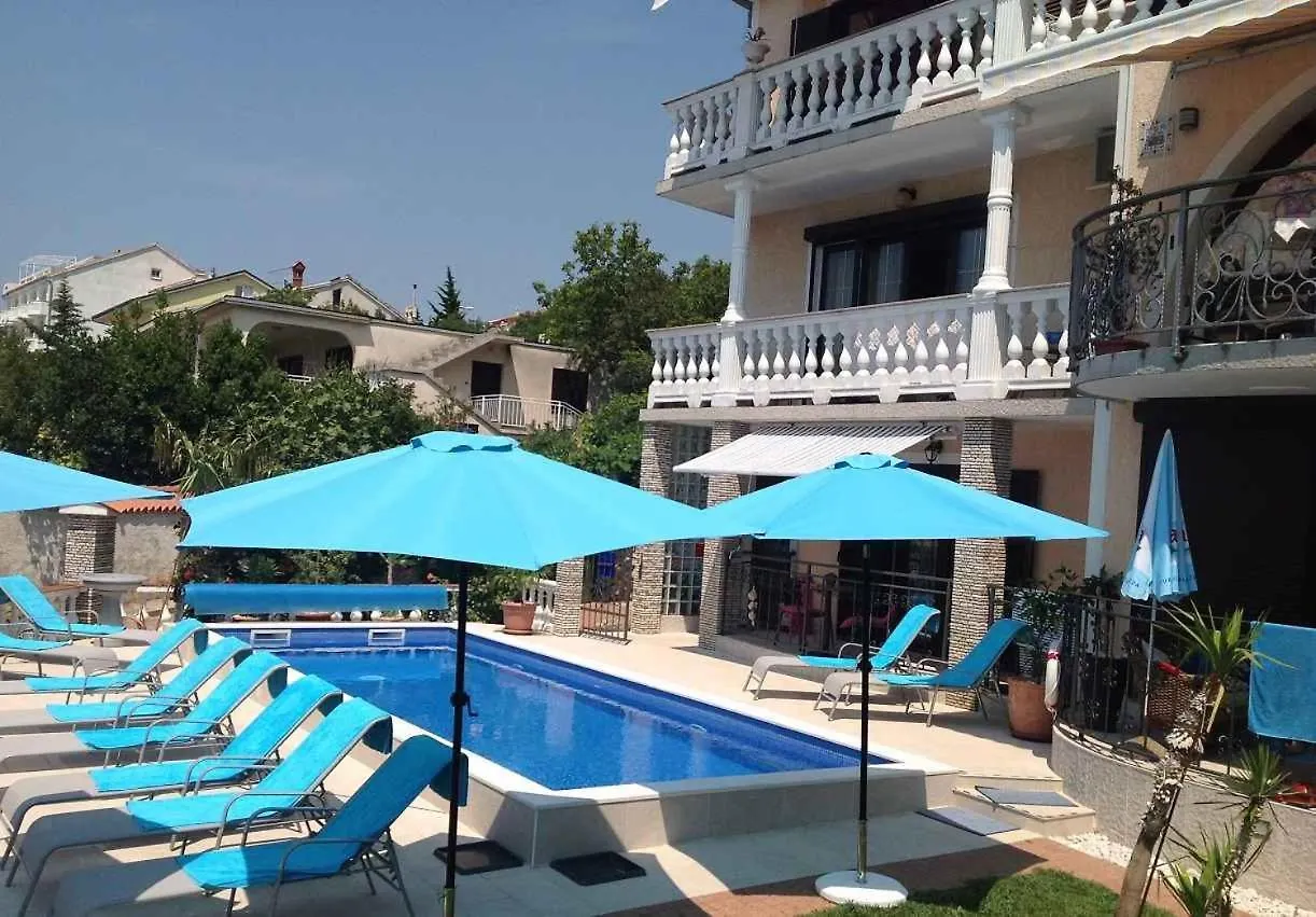 Apartment In Novi Vinodolski 40299